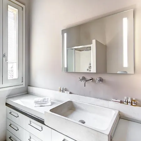 Dimora San Vitale Apartment