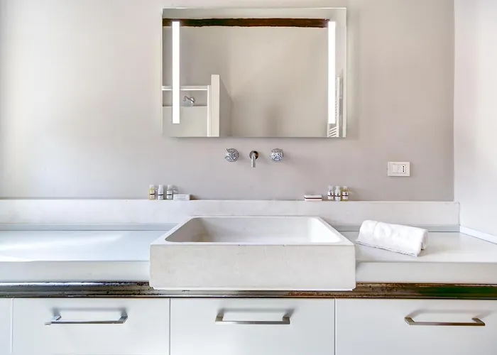 Dimora San Vitale Apartment